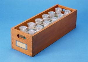 行列のできるお店には業務用だし